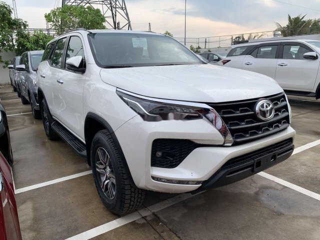 Cần bán Toyota Fortuner 2.4AT sản xuất 2021, giá mềm