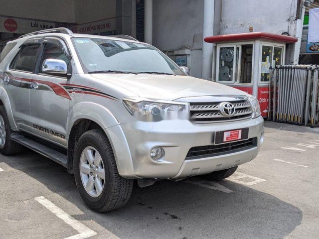 Cần bán gấp Toyota Fortuner năm sản xuất 2011 chính chủ