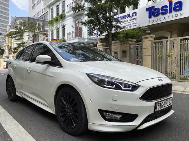 Cần bán gấp Ford Focus đời 2018, màu trắng