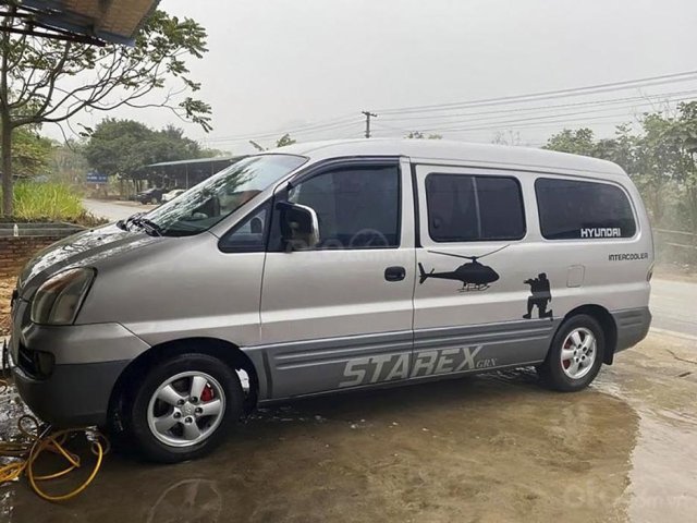 Bán Hyundai Starex sản xuất năm 2004, màu bạc, xe nhập 0