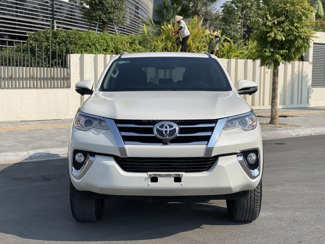 Bán xe Toyota Fortuner 2.7V máy xăng 1 cầu sản xuất năm 2018 đi lướt 2 vạn