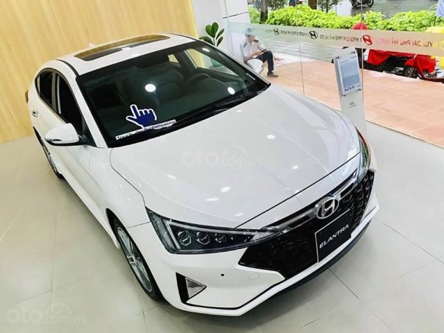 Bán xe Hyundai Elantra đời 2020, màu trắng, giá cạnh tranh0