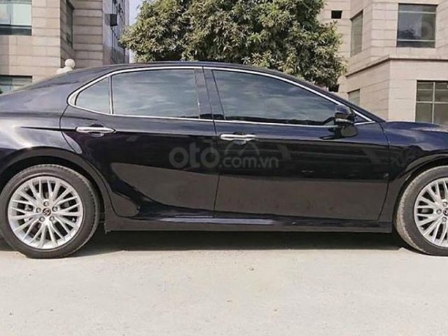 Bán xe Toyota Camry 2.5Q sản xuất 2019, màu đen 0