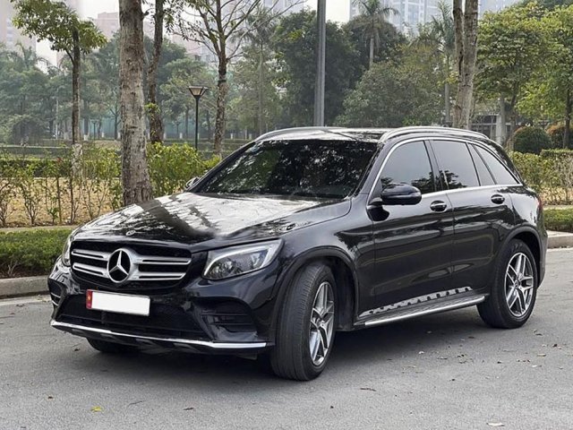 Bán xe Mercedes GLC 300 năm sản xuất 2019, màu đen 0