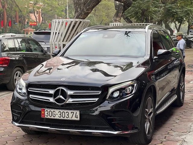 Bán Mercedes GLC 300 đời 2019, màu đen, ít sử dụng