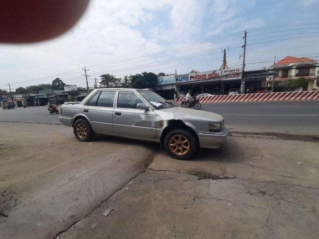 Cần bán lại xe Nissan Bluebird đời 1998, màu bạc, nhập khẩu còn mới0