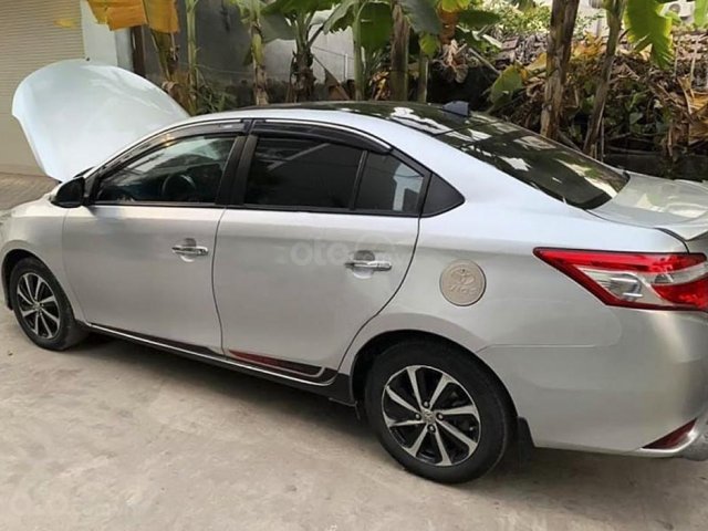 Cần bán Toyota Vios sản xuất năm 2015, màu bạc, giá tốt