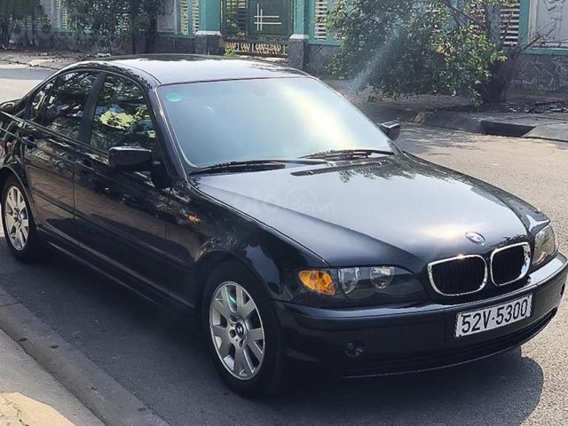 Cần bán lại xe BMW 318i năm sản xuất 2004, màu đen