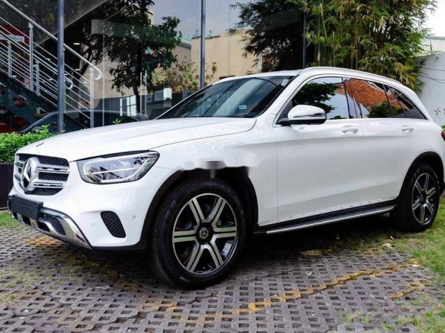 Bán ô tô Mercedes GLC200 4Matic giao ngay đi Tết, năm sản xuất 20210