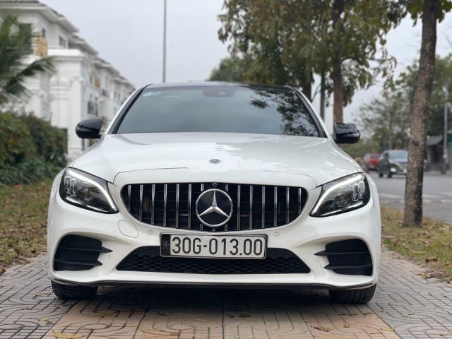 Cần bán gấp Mercedes C300 AMG năm sản xuất 20190