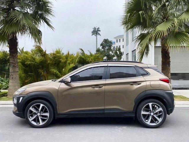 Cần bán lại xe Hyundai Kona sản xuất năm 2018, màu vàng