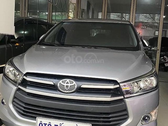 Xe Toyota Innova G 2017, màu bạc, nhập khẩu còn mới