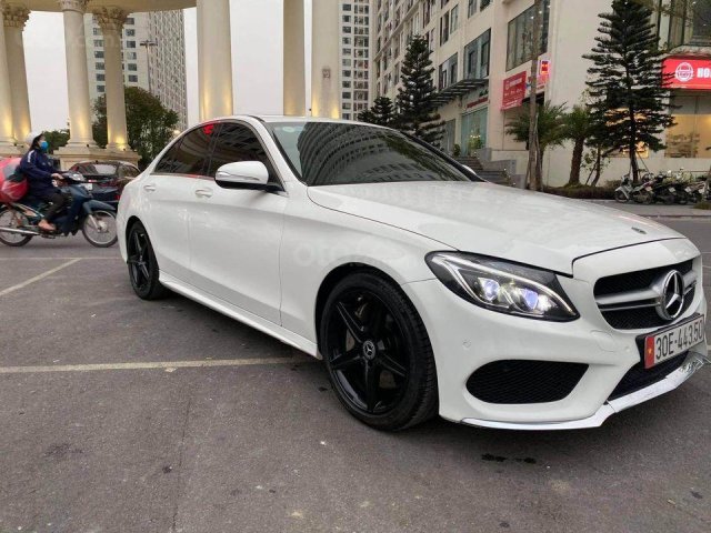 Cần bán xe Mercedes C250 AMG sản xuất 2015, màu trắng, giá bay nhanh