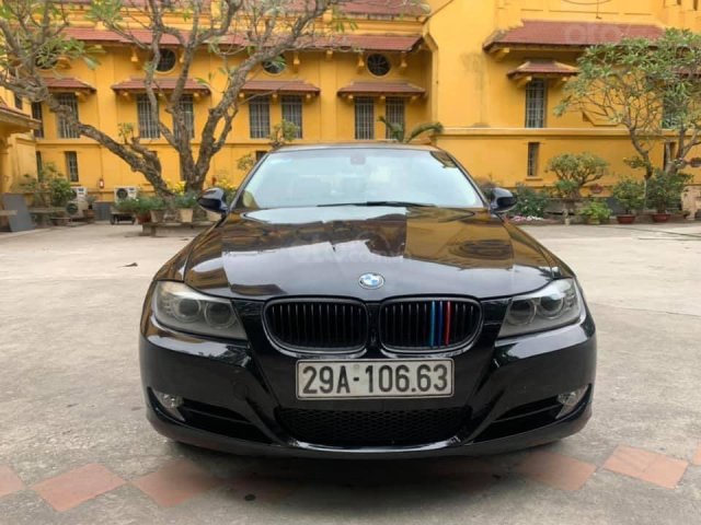 Bán xe BMW 320i sản xuất năm 2010, màu đen, giá đẹp cuối năm0