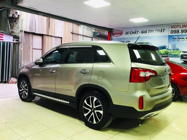 Bán Kia Sorento năm sản xuất 2018, màu nâu chính chủ0