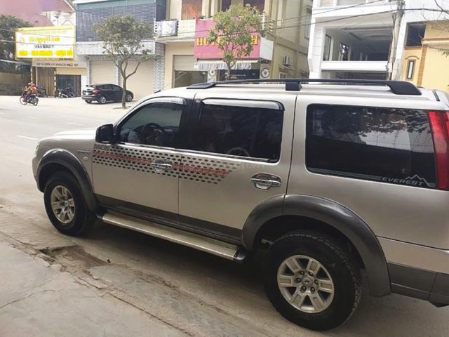 Cần bán lại xe Ford Everest sản xuất 2008, màu bạc, 289tr0