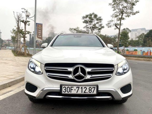 Cần bán gấp Mercedes GLC-Class sản xuất 2016, màu trắng