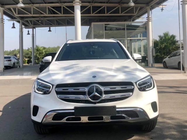 Mercedes GLC 200 4Matic siêu hot - Hỗ trợ trả góp 80% - Sẵn xe giao ngay trước Tết