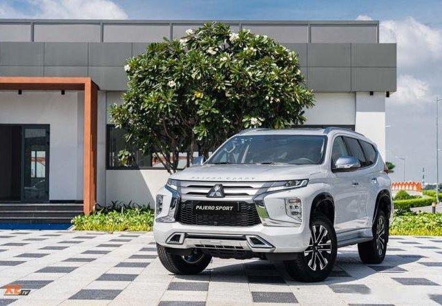 Bán ô tô Mitsubishi Pajero Sport đời 2020, màu trắng