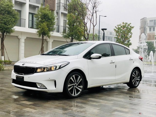 Bán nhanh Kia Cerato 2.0 AT sản xuất năm 2017 màu trắng, xe cực đẹp, zin nguyên bản, biển tỉnh đi 46000 km