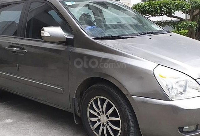 Xe Kia Carnival sản xuất 2010, màu xám, xe nhập giá cạnh tranh