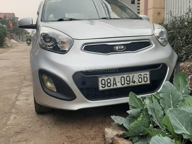 Bán gấp giá tốt Kia Rio đời 2011, màu bạc số tự động, chính chủ