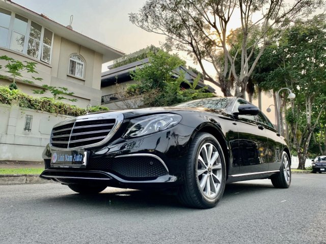 Bán Mercedes E200 sản xuất năm 2019, đi đúng 23000km, xe đẹp xuất sắc