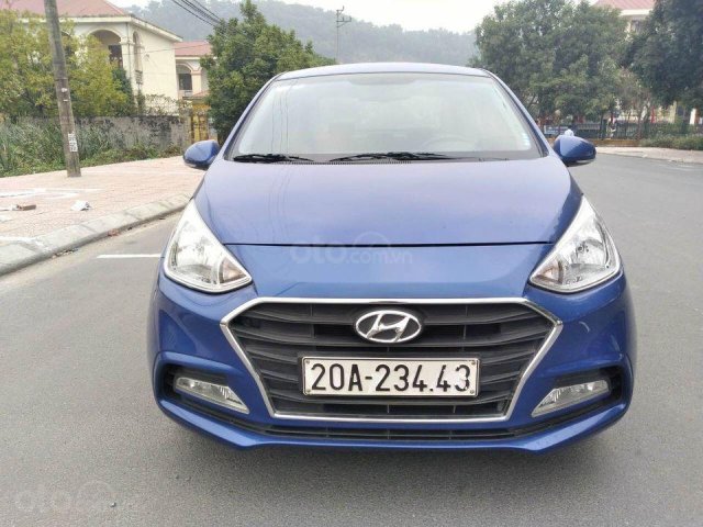 Cần bán gấp Hyundai Grand i10 1.2 đời 2017, màu xanh, xe gia đình