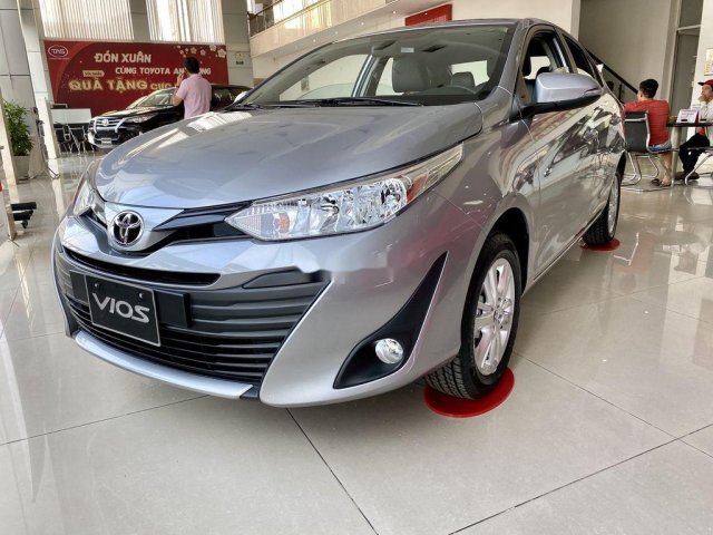 Bán Toyota Vios đời 2021, màu bạc