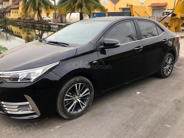 Cần bán gấp Toyota Corolla Altis 1.8E AT năm sản xuất 2018, màu đen còn mới