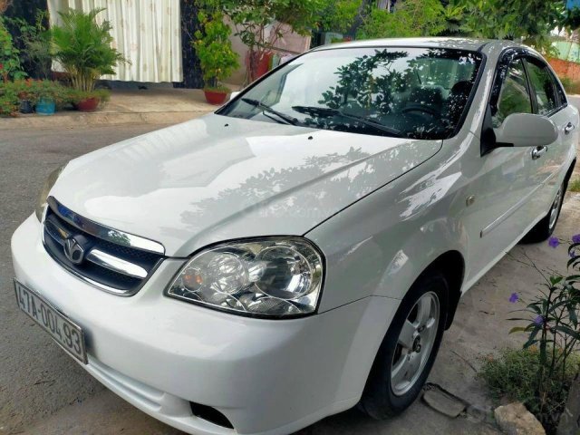 Cần bán Daewoo Lacetti 2011, màu trắng, giá thấp0