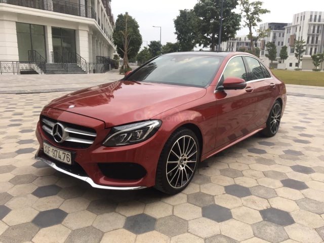 Bán gấp với giá thấp chiếc Mercedes C300 AMG đời 20170