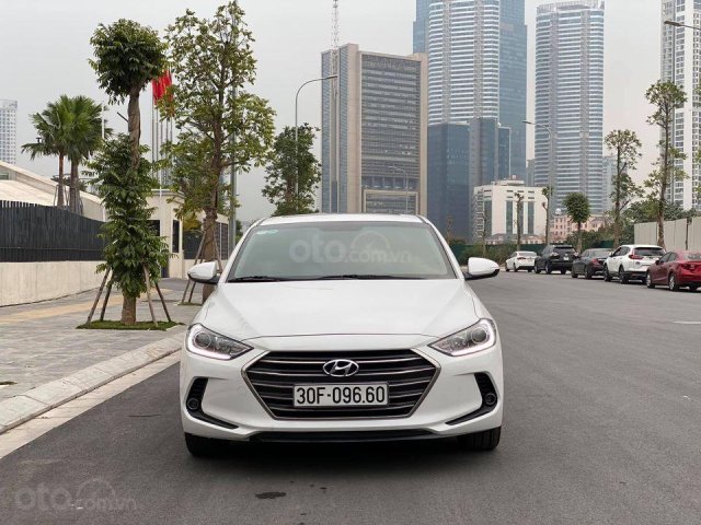 Xe Hyundai Elantra 1.6 2018, màu trắng số tự động, giá chỉ nhỉnh 500 triệu