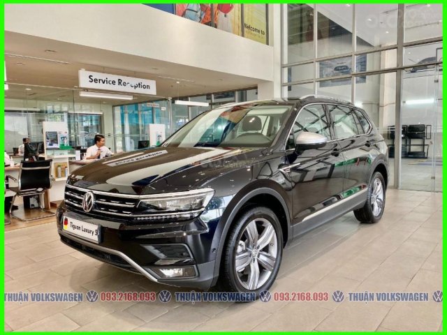 [Volkswagen Sài Gòn] SUV 7 chỗ có giá đặc biệt Tiguan Luxury S 2021 màu đen giao ngay, tặng iphone 12 + phụ kiện+ tiền