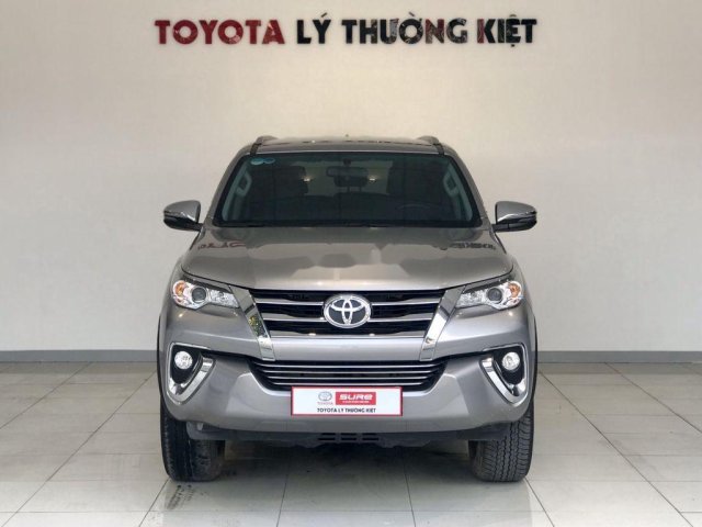 Xe Toyota Fortuner đời 2018, màu bạc chính chủ