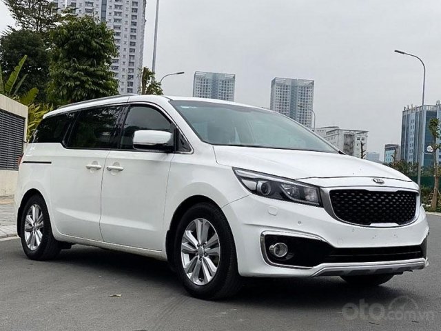 Cần bán Kia Sedona năm 2016, màu trắng chính chủ, 745tr0