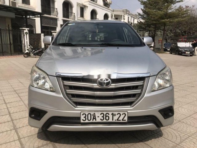 Cần bán xe Toyota Innova đời 2014, màu bạc, 420tr