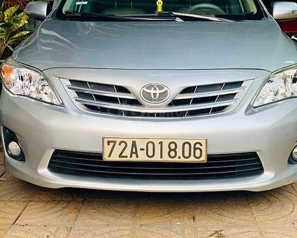 Cần bán Toyota Corolla Altis sản xuất năm 2011, màu bạc còn mới