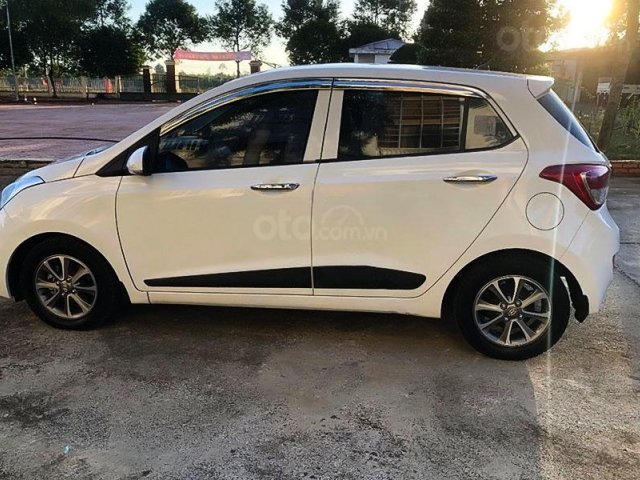 Cần bán lại xe Hyundai Grand i10 sản xuất năm 2014, màu trắng, nhập khẩu còn mới giá cạnh tranh0