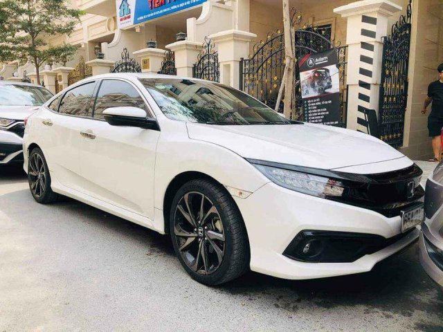 Bán Honda Civic RS 15Turbo 2019, màu trắng, xe nhập số tự động