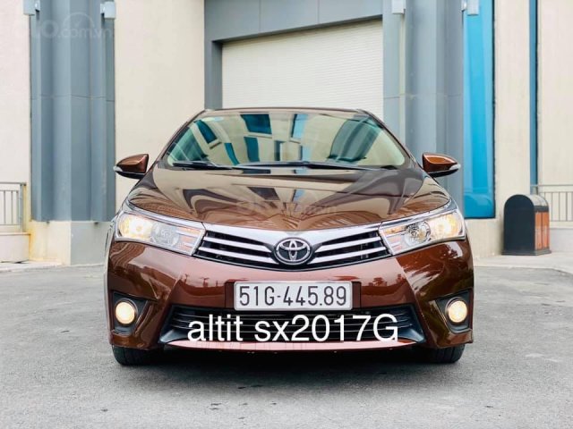 Cần bán gấp Toyota Corolla Altis 1.8 đời 2017, màu nâu bóng, giá cạnh tranh
