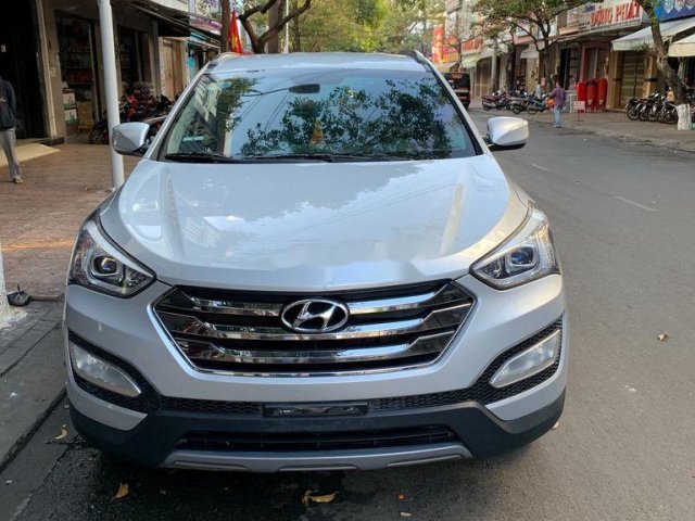 Cần bán lại xe Hyundai Santa Fe năm sản xuất 2013, nhập khẩu nguyên chiếc còn mới, giá tốt