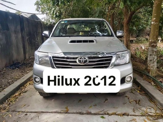 Cần bán gấp Toyota Hilux 3.0G 4x4 MT đời 2012, màu bạc, xe nhập