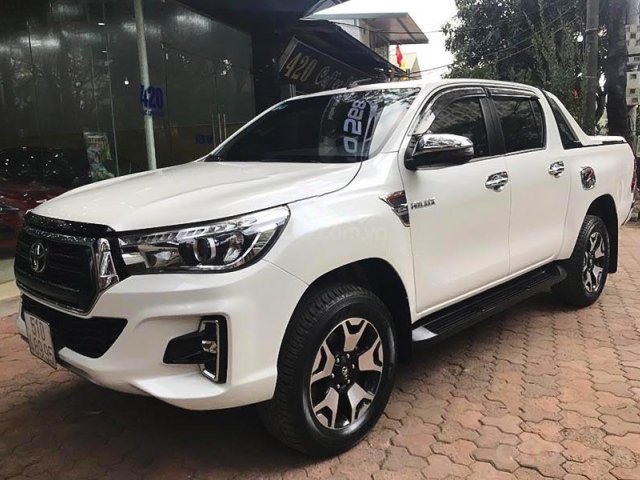 Cần bán xe Toyota Hilux năm sản xuất 2019, màu trắng, xe nhập 0