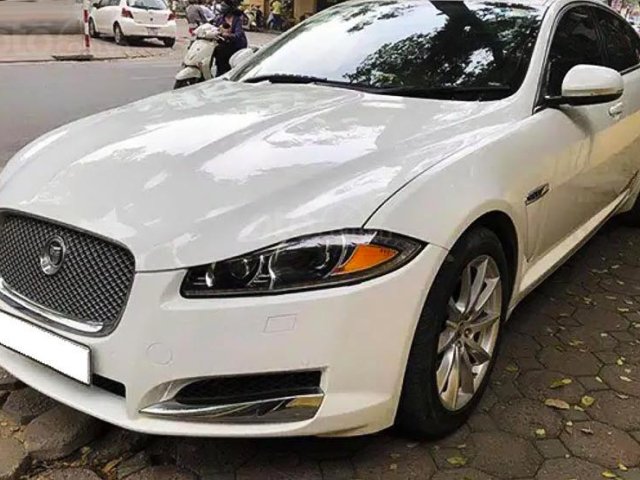 Bán xe Jaguar XF sản xuất 2014, màu trắng, nhập khẩu