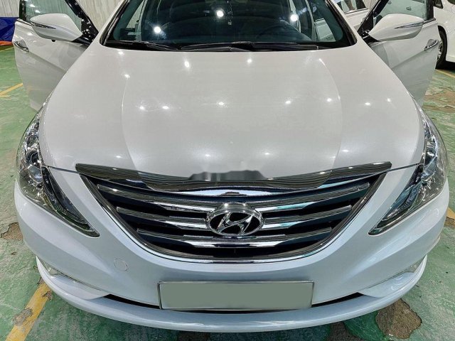 Cần bán Hyundai Sonata năm 2013, màu trắng, nhập khẩu 