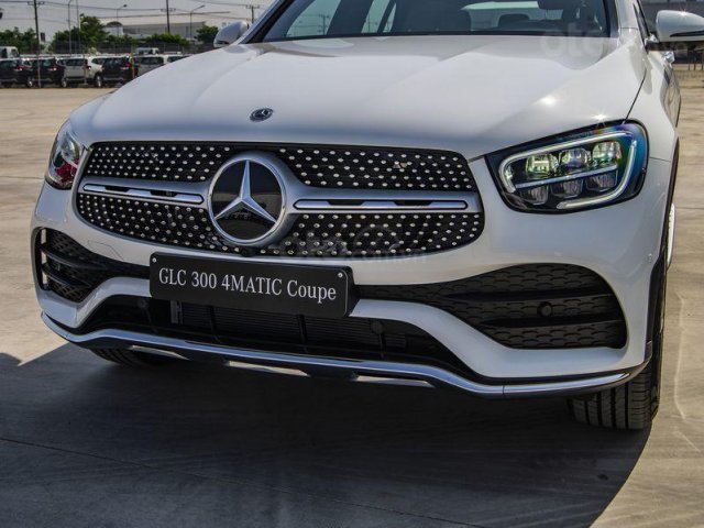 Giá lăn bánh hấp dẫn đầu xuân khi mua xe Mercedes GLC 300 coupe, ưu đãi lên đến 100tr cùng gói phụ kiện chính hãng0