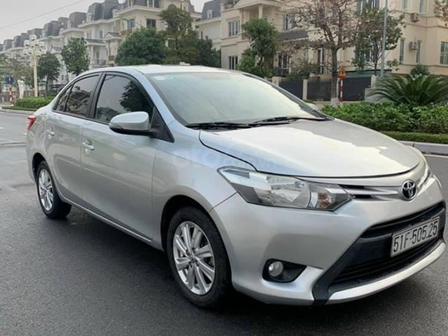 Cần bán gấp Toyota Vios E sản xuất năm 2015, màu bạc, xe tư nhân không dịch vụ