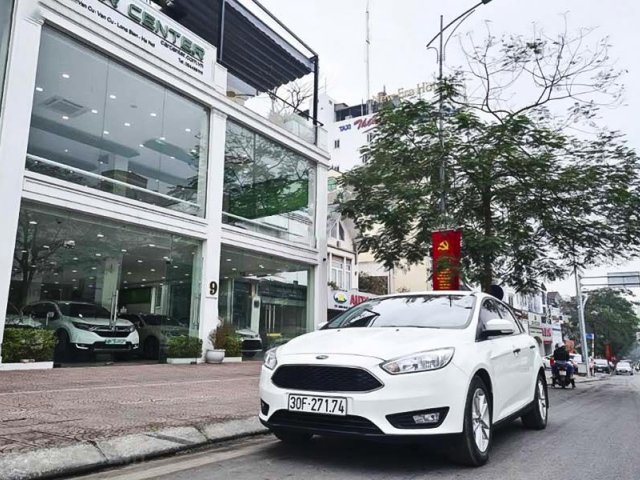 Bán xe Ford Focus 1.5 Trend sản xuất 2018, màu trắng còn mới