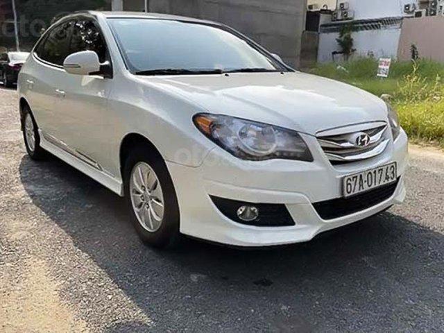 Bán Hyundai Avante sản xuất 2012, màu trắng, xe nhập còn mới, 290tr